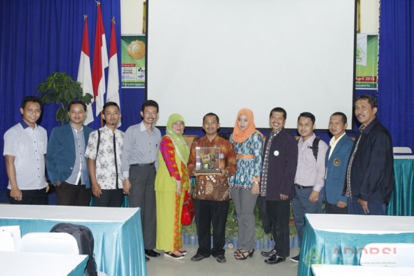 Ketua ADOBSI bersama peserta